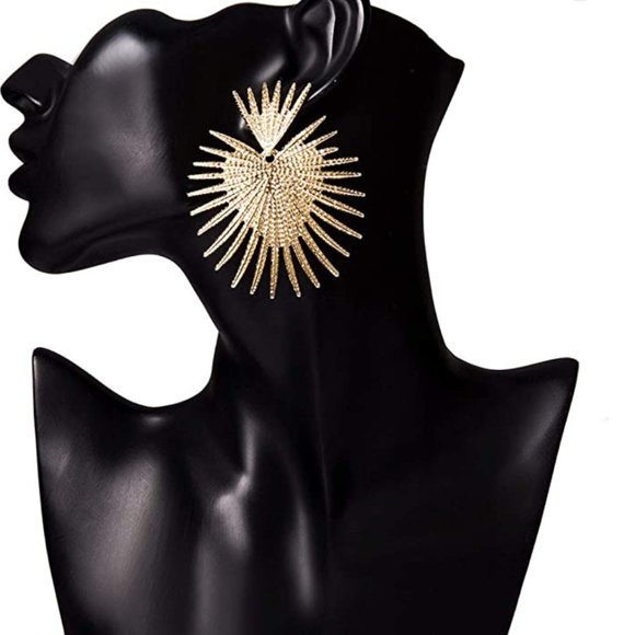 "Queen's Gold Heart" Earrings - Picture 3 of 5